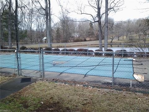 1040 Crescent Dr, King, NC 27021 photo 7