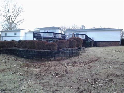 1040 Crescent Dr, King, NC 27021 photo 8