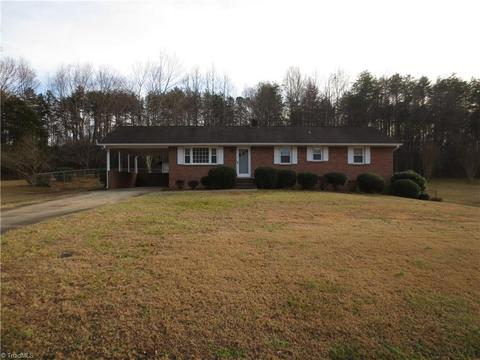 6830 August Dr, Clemmons, NC 27012 photo 1