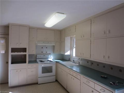 6830 August Dr, Clemmons, NC 27012 photo 3