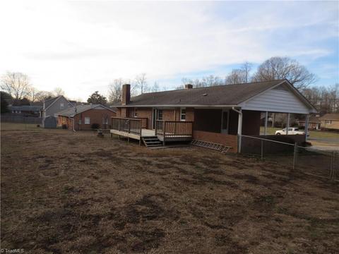 6830 August Dr, Clemmons, NC 27012 photo 2