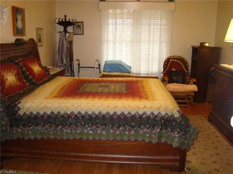 413 Northbridge Dr, High Point, NC 27265 photo 8