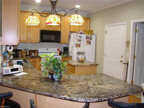 413 Northbridge Dr, High Point, NC 27265 photo 5
