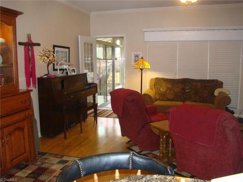 413 Northbridge Dr, High Point, NC 27265 photo 4