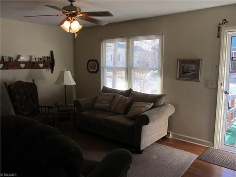 302 S 3rd Ave, Mayodan, NC 27027 photo 6