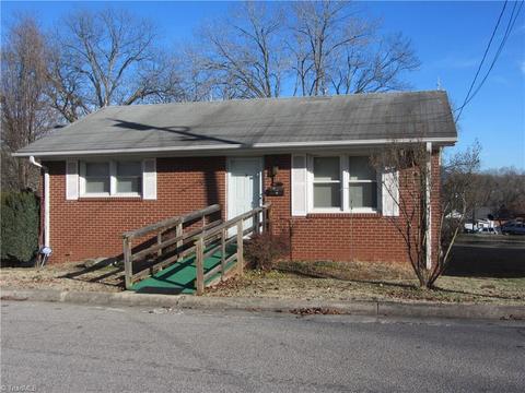302 S 3rd Ave, Mayodan, NC 27027 photo 2
