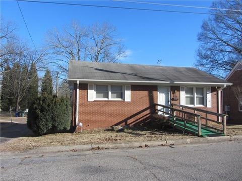 302 S 3rd Ave, Mayodan, NC 27027 photo 1
