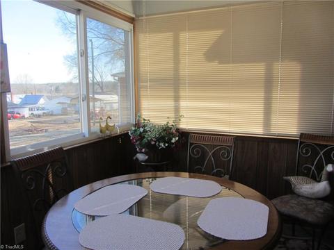 302 S 3rd Ave, Mayodan, NC 27027 photo 5