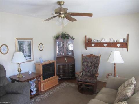 302 S 3rd Ave, Mayodan, NC 27027 photo 3