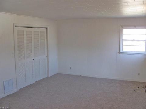 606 N 3rd Ave, Mayodan, NC 27027 photo 14