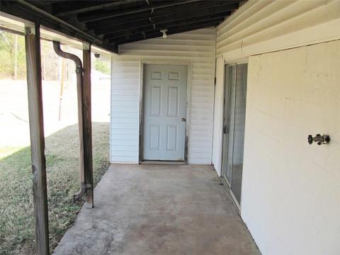 606 N 3rd Ave, Mayodan, NC 27027 photo 19