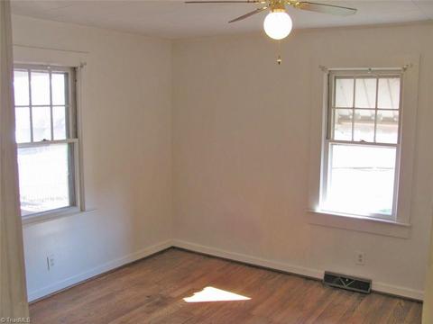 606 N 3rd Ave, Mayodan, NC 27027 photo 13