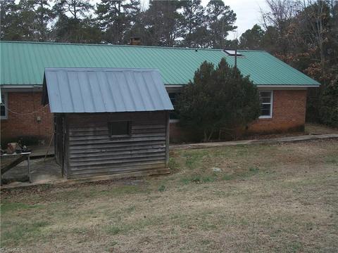 448 Broad St, Denton, NC 27239 photo 4