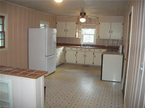448 Broad St, Denton, NC 27239 photo 10