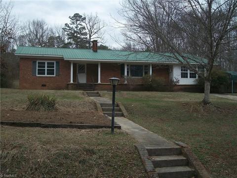 448 Broad St, Denton, NC 27239 photo 2