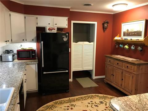 1131 Gatehouse Rd, High Point, NC 27262 photo 3