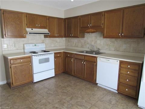 1420 Bailey Cir, High Point, NC 27262 photo 5