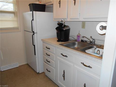 505 N 3rd Ave, Mayodan, NC 27027 photo 11