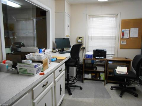 505 N 3rd Ave, Mayodan, NC 27027 photo 6