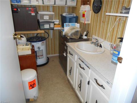 505 N 3rd Ave, Mayodan, NC 27027 photo 4
