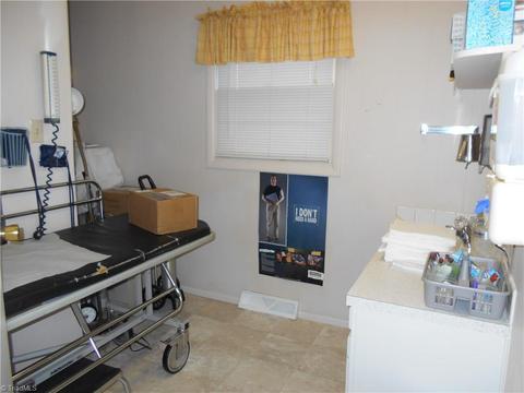 505 N 3rd Ave, Mayodan, NC 27027 photo 8