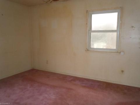 806 Ernest Ct, High Point, NC 27263 photo 8