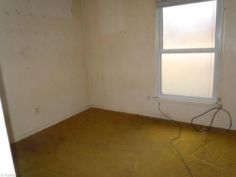 806 Ernest Ct, High Point, NC 27263 photo 6