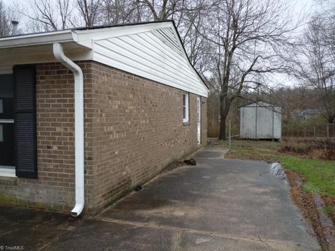 806 Ernest Ct, High Point, NC 27263 photo 10