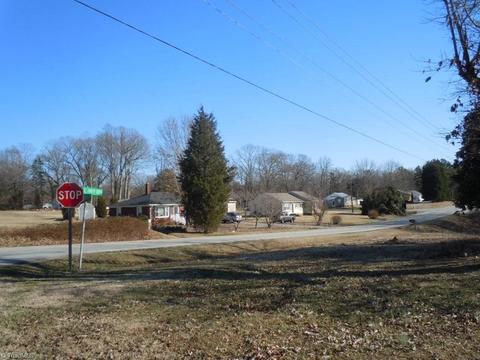 806 Ernest Ct, High Point, NC 27263 photo 9