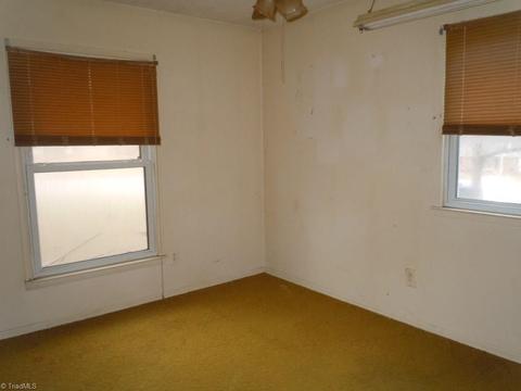 806 Ernest Ct, High Point, NC 27263 photo 7
