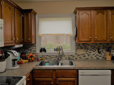 3311 Timberwolf Ave, High Point, NC 27265 photo 4