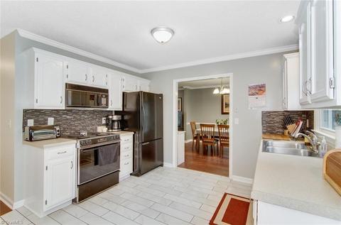 3231 Sparrowhawk Dr, High Point, NC 27265 photo 8