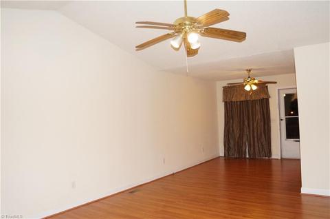 624 Paramount St, High Point, NC 27260 photo 4