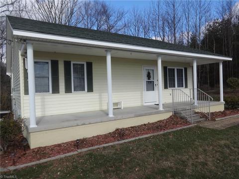 149 St Moritz Dr, Fancy Gap, VA 24328 photo 1