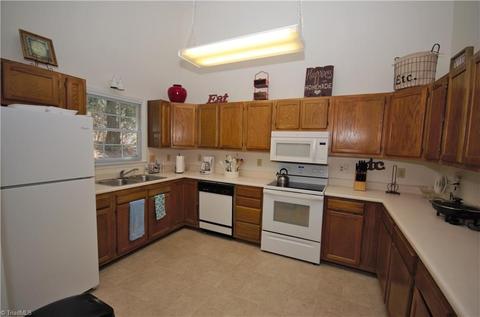516 Smith St, Eden, NC 27288 photo 8