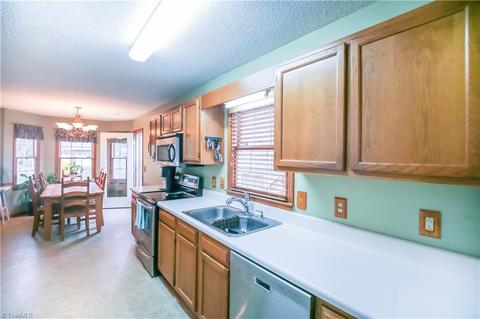 565 Central Rd, Clemmons, NC 27012 photo 3