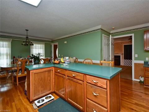 3936 Johnson St, High Point, NC 27265 photo 8