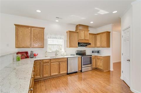 4632 Meadowside Ter, High Point, NC 27265 photo 9