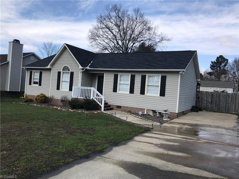 104 Ridge Creek Cir, Trinity, NC 27370 photo 2