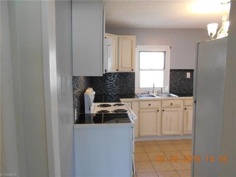 121 Lattimore Rd, Eden, NC 27288 photo 9