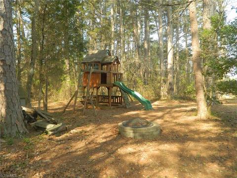 2412 Alderbrook Dr, High Point, NC 27265 photo 3