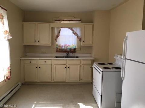 111 E 3rd St, Lexington, NC 27292 photo 3