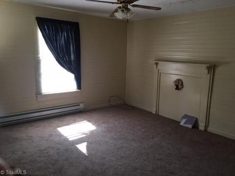 111 E 3rd St, Lexington, NC 27292 photo 2