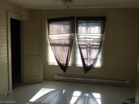 111 E 3rd St, Lexington, NC 27292 photo 4