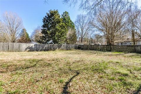 824 Stuart St, Eden, NC 27288 photo 22