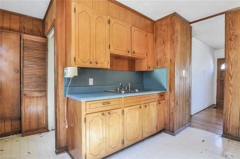 824 Stuart St, Eden, NC 27288 photo 6