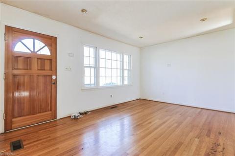 824 Stuart St, Eden, NC 27288 photo 5