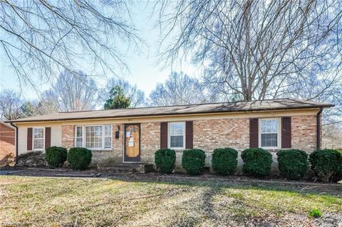 824 Stuart St, Eden, NC 27288 photo 3
