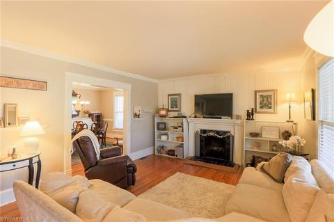 404 Spring St, Thomasville, NC 27360 photo 6