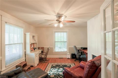 404 Spring St, Thomasville, NC 27360 photo 9
